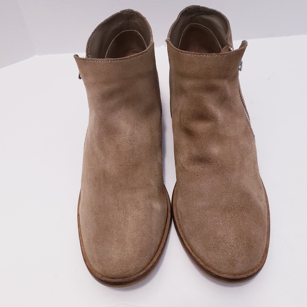 Dolce Vita Women Ankle Boot Size 9.5 Tan Beige Suede Leather Bootie Side Zip.